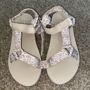 Sandals size 6